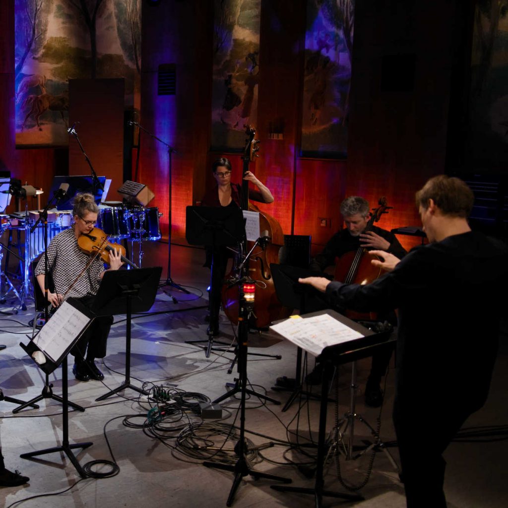 19.3.2022 - 21:00
 
works by Zesses Seglias, Brigitta Muntendorf
and Rebecca Saunders

ensemble